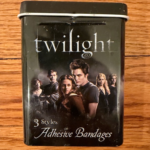 Twilight Forbidden Fruits Candy and Bandages Set - Picture 2 of 5